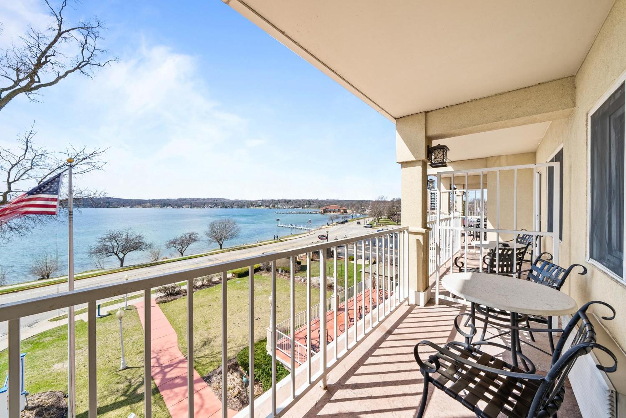 Bella Vista Suites Lake Geneva Extérieur photo