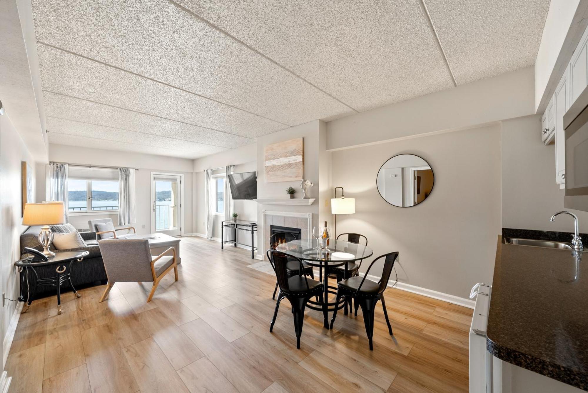 Bella Vista Suites Lake Geneva Extérieur photo