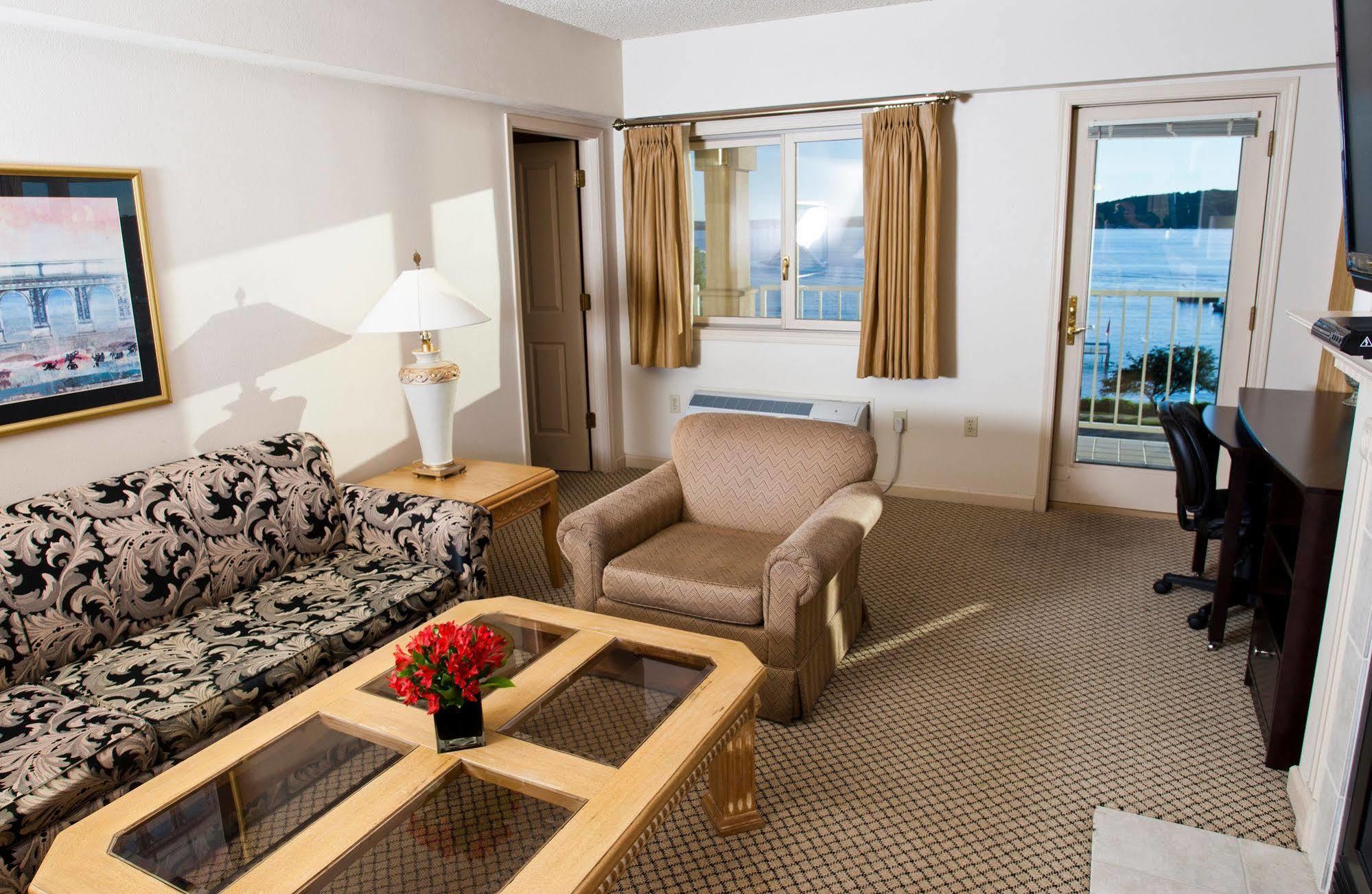 Bella Vista Suites Lake Geneva Extérieur photo
